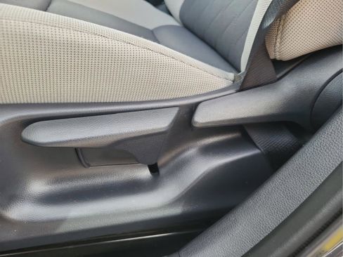 Used 2025 Toyota Corolla LE image 14