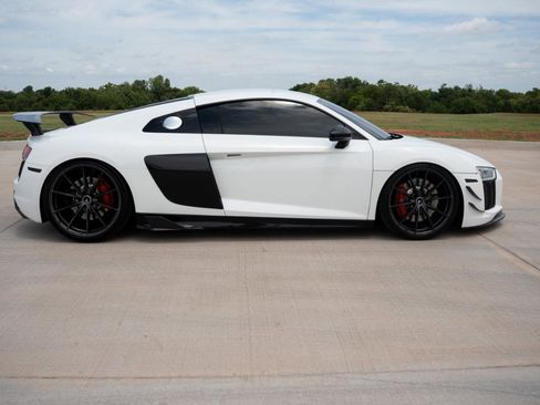 Used 2018 Audi R8 V10 RWD image 4