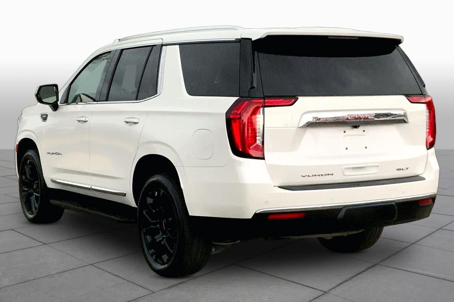 Used 2023 GMC Yukon SLT AWD/4WD image 12