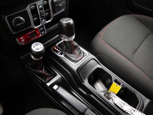 Used 2021 Jeep Wrangler Unlimited Rubicon AWD/4WD image 17