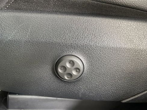 Certified 2025 Mercedes-Benz GLC 300 GLC 300 image 4