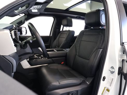 Used 2025 Toyota Tundra Limited AWD/4WD image 19