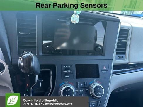 Used 2017 Toyota Sienna XLE Premium image 11