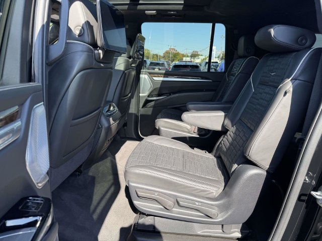 Certified 2025 Cadillac Escalade ESV Sport Platinum w/ LPO, ONYX Package AWD/4WD image 15