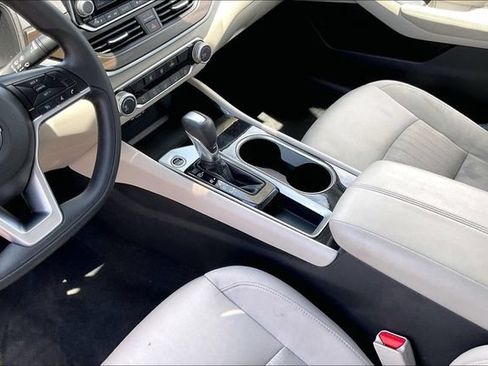 Certified 2024 Nissan Altima 2.5 SV FWD image 17