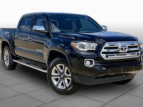 Used 2017 Toyota Tacoma Limited w/ Tow Package RWD image 3