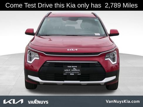 Used 2025 Kia Niro EX image 8