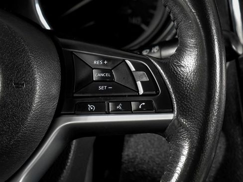 Used 2018 Nissan Rogue SV image 18