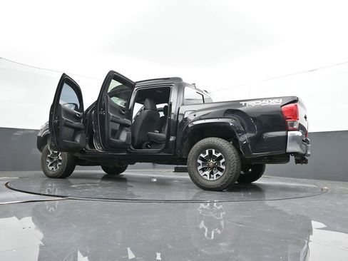 Used 2017 Toyota Tacoma TRD Off-Road image 41