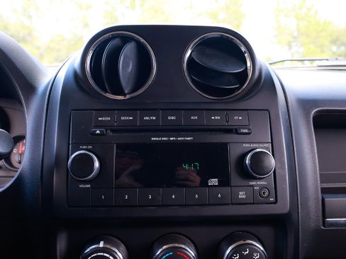 Used 2012 Jeep Patriot Sport image 30