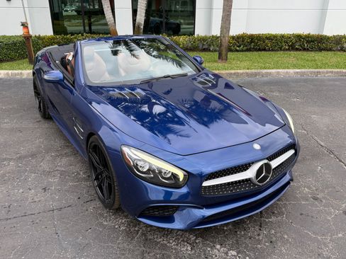 Used 2017 Mercedes-Benz SL 550 image 4