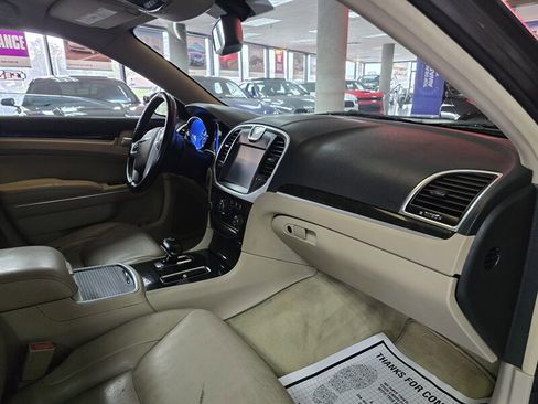 Used 2013 Chrysler 300 AWD w/ Driver Convenience Group image 13