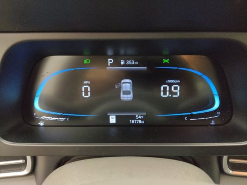 Used 2025 Hyundai Elantra Sport image 23