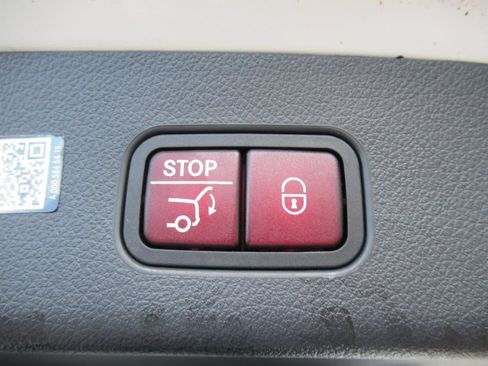 Used 2023 Mercedes-Benz GLC 300 image 35