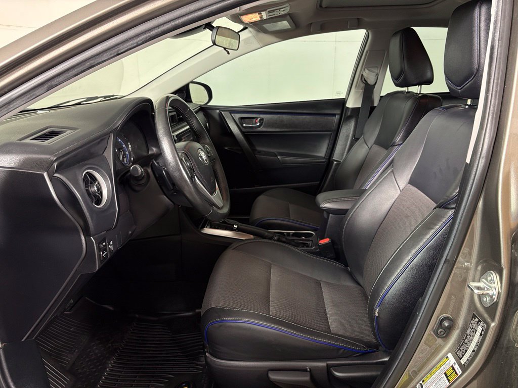 Used 2018 Toyota Corolla SE w/ SE Premium Package FWD image 15
