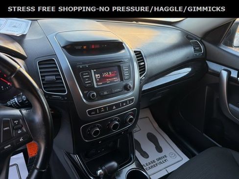 Used 2015 Kia Sorento LX image 18