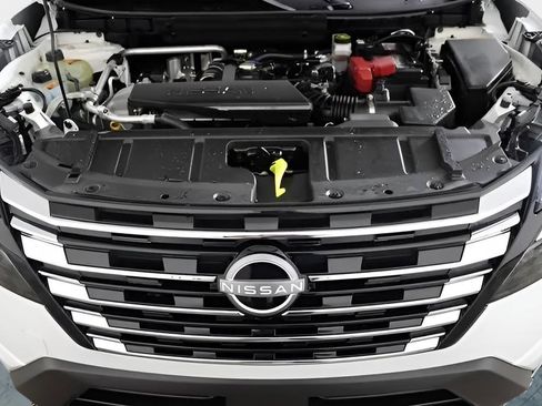 Used 2025 Nissan Rogue S FWD image 37