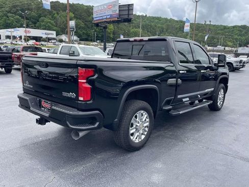 Certified 2024 Chevrolet Silverado 2500 High Country w/ High Country Premium Package AWD/4WD image 4