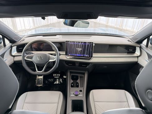 New 2026 Volkswagen Tiguan SE R-Line FWD image 17