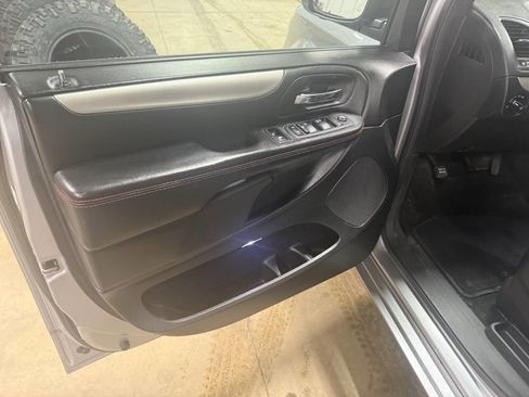 Used 2018 Dodge Grand Caravan GT image 35