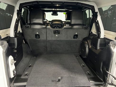 Used 2021 Jeep Wrangler Unlimited Sahara w/ Uconnect 4C Nav & Sound Group image 7