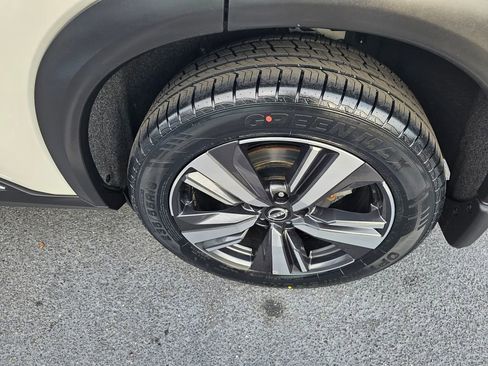 Used 2023 Nissan Rogue Platinum image 9