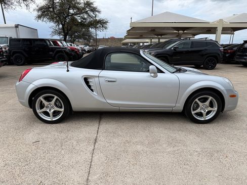 Used 2003 Toyota MR2 image 8
