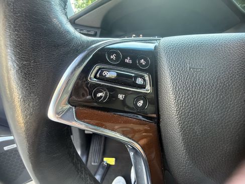 Used 2019 Cadillac Escalade Luxury RWD image 2