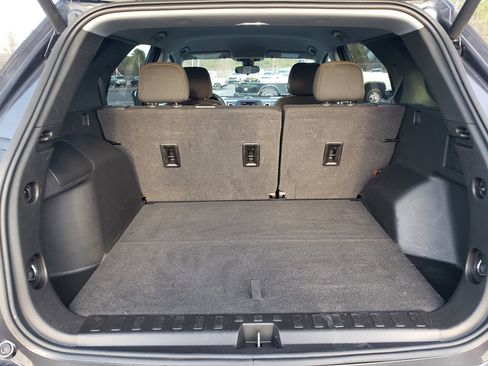 Used 2022 Chevrolet Equinox LT w/ Driver Convenience Package image 10