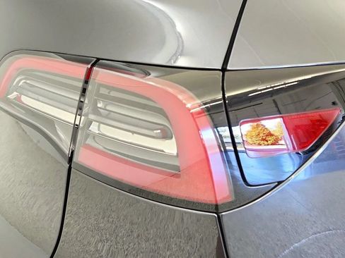 Used 2024 Tesla Model Y Long Range RWD image 33