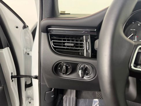 Certified 2026 Porsche Macan AWD/4WD image 25