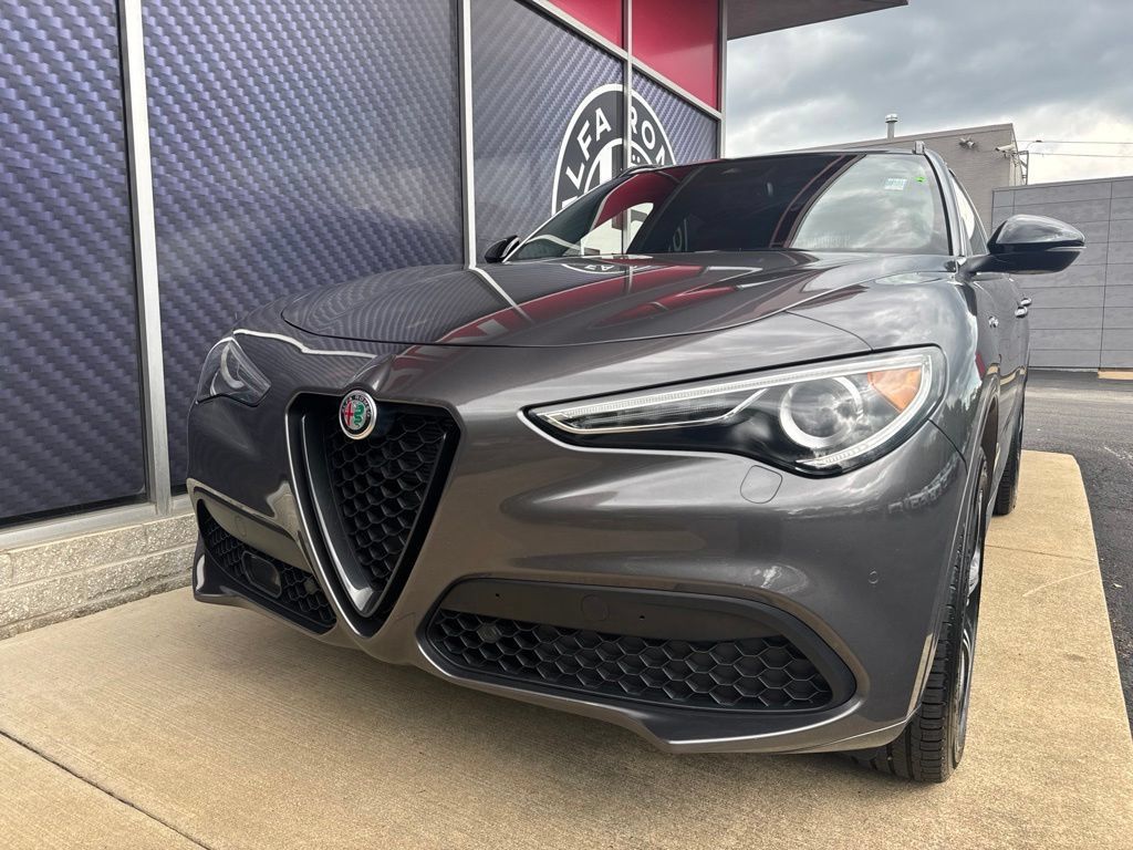 Used 2023 Alfa Romeo Stelvio Veloce AWD/4WD image 18