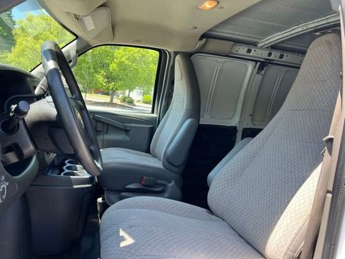 Used 2016 Chevrolet Express 2500 RWD image 12