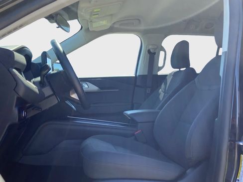 Used 2025 Ford Explorer Active AWD/4WD image 13
