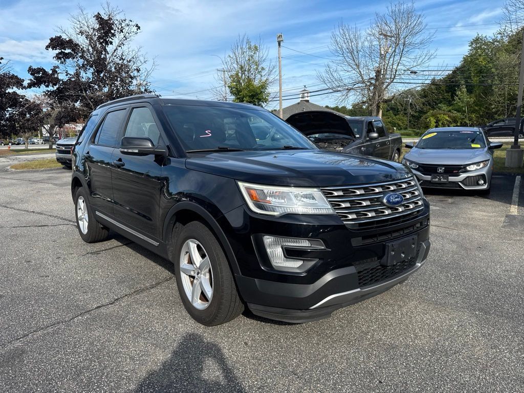 Used 2017 Ford Explorer XLT AWD/4WD image 7