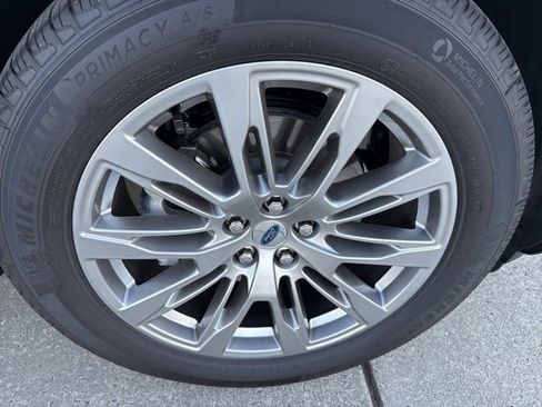 Used 2025 Ford Explorer Platinum image 9