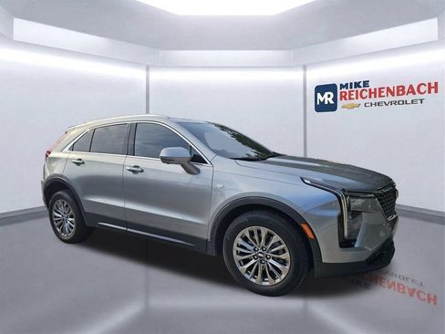Used 2025 Cadillac XT4 Premium Luxury FWD image 2