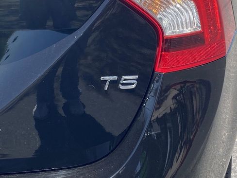 Used 2018 Volvo V60 T5 Dynamic w/ Vision Package FWD image 9