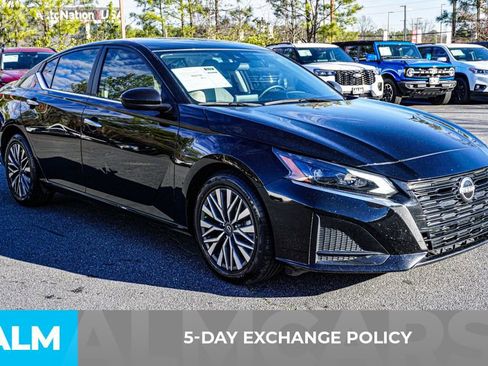 Used 2024 Nissan Altima 2.5 SV FWD image 4