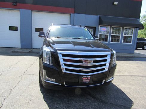 Used 2017 Cadillac Escalade ESV Luxury image 6