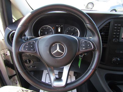 Used 2020 Mercedes-Benz Metris image 12