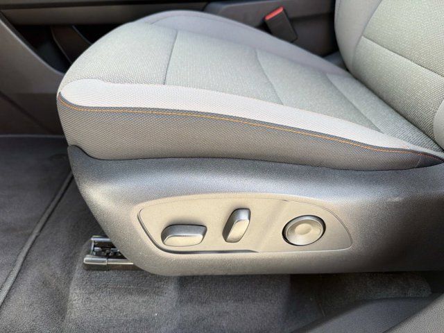 Used 2026 Chevrolet Traverse LT FWD image 12