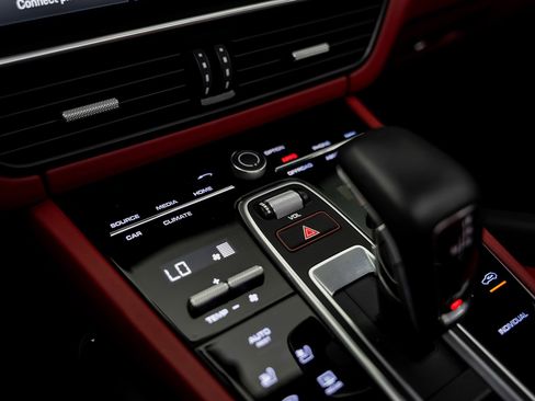 Used 2022 Porsche Cayenne Turbo S AWD/4WD image 50