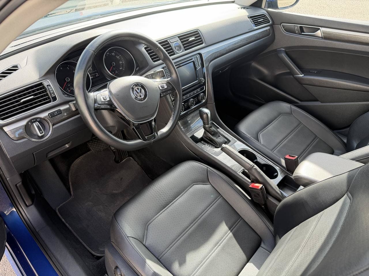 Used 2016 Volkswagen Passat 1.8T SE FWD image 10