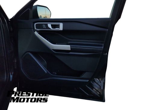 Used 2022 Ford Explorer XLT image 33