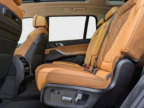 Used 2026 BMW X7 xDrive40i image 17