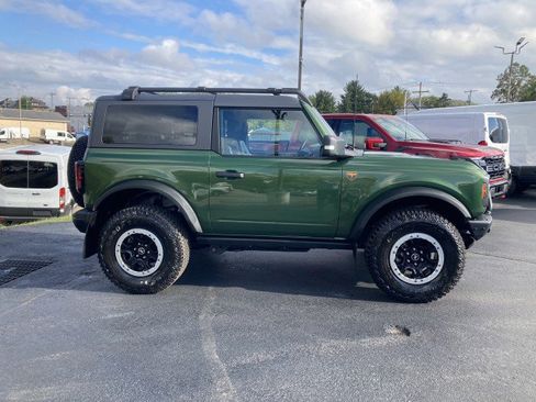 Used 2023 Ford Bronco Badlands image 3