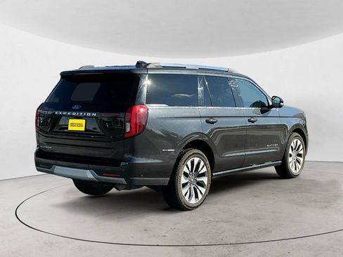Used 2025 Ford Expedition Platinum w/ Driver's Package AWD/4WD image 5
