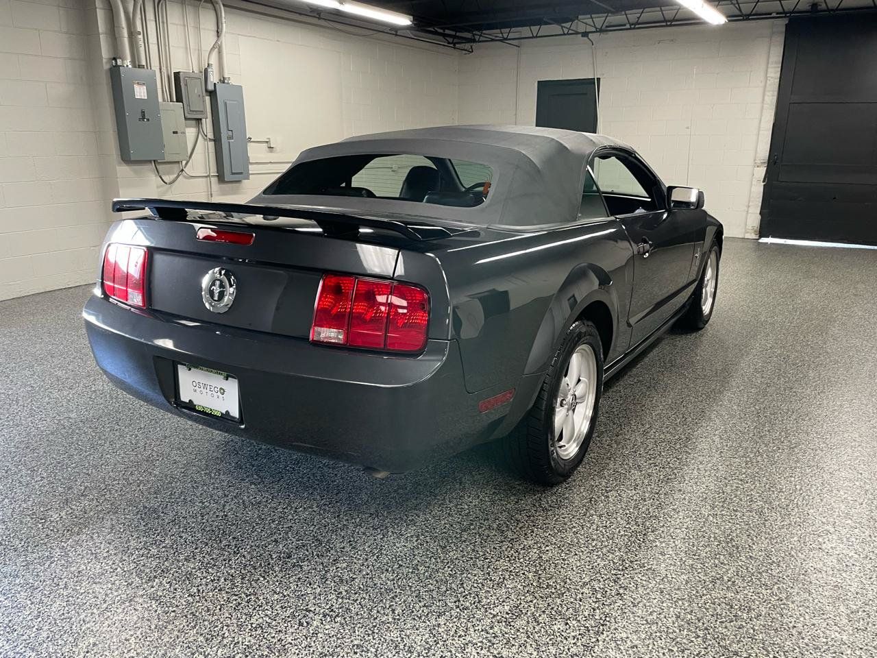 Used 2007 Ford Mustang Convertible RWD image 5