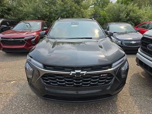 Used 2025 Chevrolet Trax RS w/ Sunroof Package FWD image 6